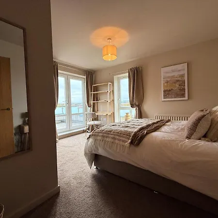 Апартаменти Luxury 2bed Sleeps 4 Flat Nr White Rose W Free Parking, Desks And Fast Wifi