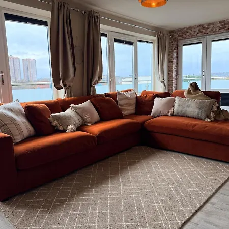 Luxury 2bed Sleeps 4 Flat Nr White Rose W Free Parking, Desks And Fast Wifi * Лідс