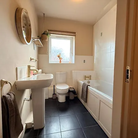 Апартаменти Luxury 2bed Sleeps 4 Flat Nr White Rose W Free Parking, Desks And Fast Wifi *