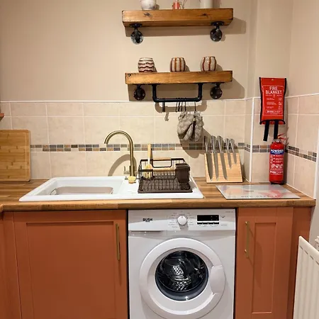 Luxury 2bed Sleeps 4 Flat Nr White Rose W Free Parking, Desks And Fast Wifi Appartement Leeds (West Yorkshire)