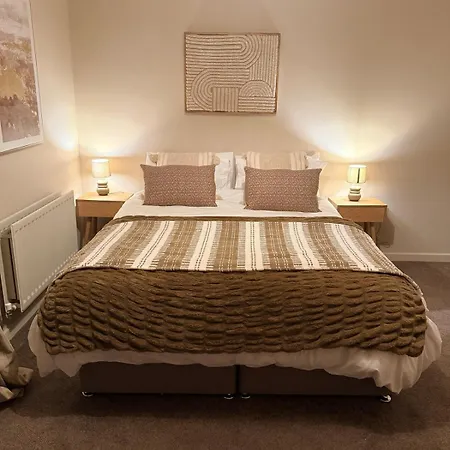 Luxury 2bed Sleeps 4 Flat Nr White Rose W Free Parking, Desks And Fast Wifi *