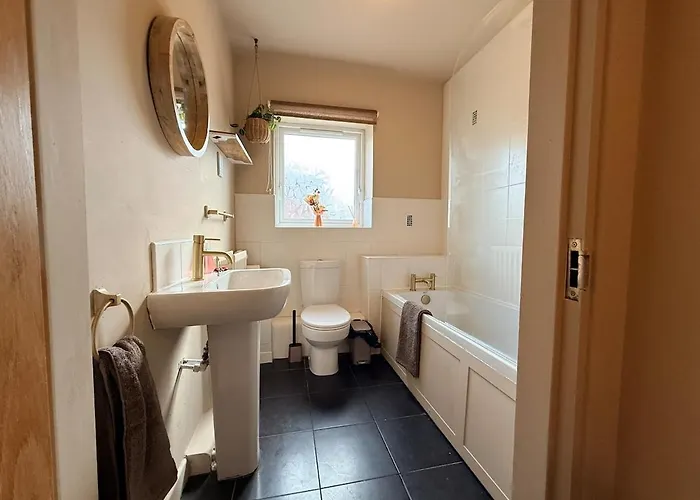 Appartement Luxury 2bed Sleeps 4 Flat Nr White Rose W Free Parking, Desks And Fast Wifi *