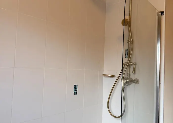 Luxury 2bed Sleeps 4 Flat Nr White Rose W Free Parking, Desks And Fast Wifi Appartement Leeds (West Yorkshire)