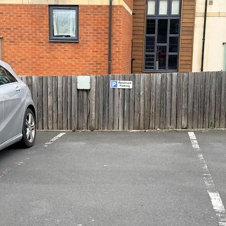 Luxury 2bed Sleeps 4 Flat Nr White Rose W Free Parking, Desks And Fast Wifi Daire Leeds (West Yorkshire)