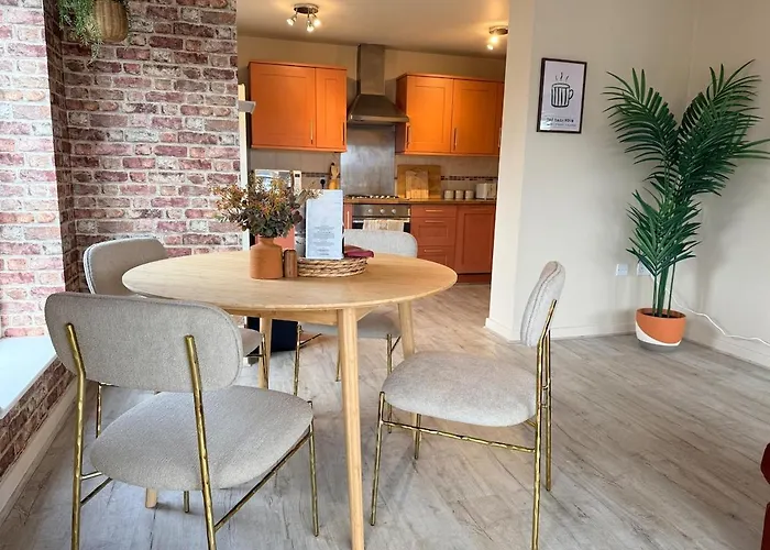 Apartment Luxury 2bed Sleeps 4 Flat Nr White Rose W Free Parking, Desks And Fast Wifi