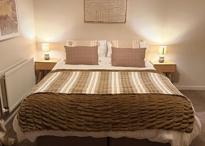 Luxury 2bed Sleeps 4 Flat Nr White Rose W Free Parking, Desks And Fast Wifi *