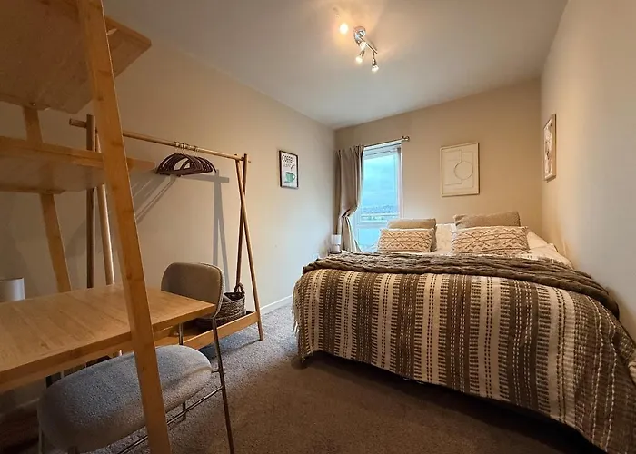 Luxury 2bed Sleeps 4 Flat Nr White Rose W Free Parking, Desks And Fast Wifi Apartment *